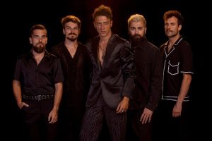 Shinova announce 'El Presente' and premiere 'Alas'