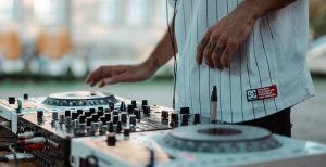 Best-controllers-for-DJs-on-the-market