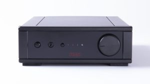 The new REGA io amplifier receives 5 What Hifi stars.