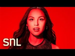 Olivia Rodrigo, from the piano to destroying cakes on Saturday Night Live
