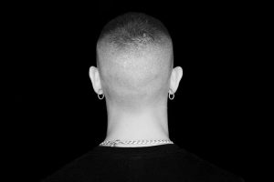 Jarfaiter juega duro en el clip de “No soy nadie”