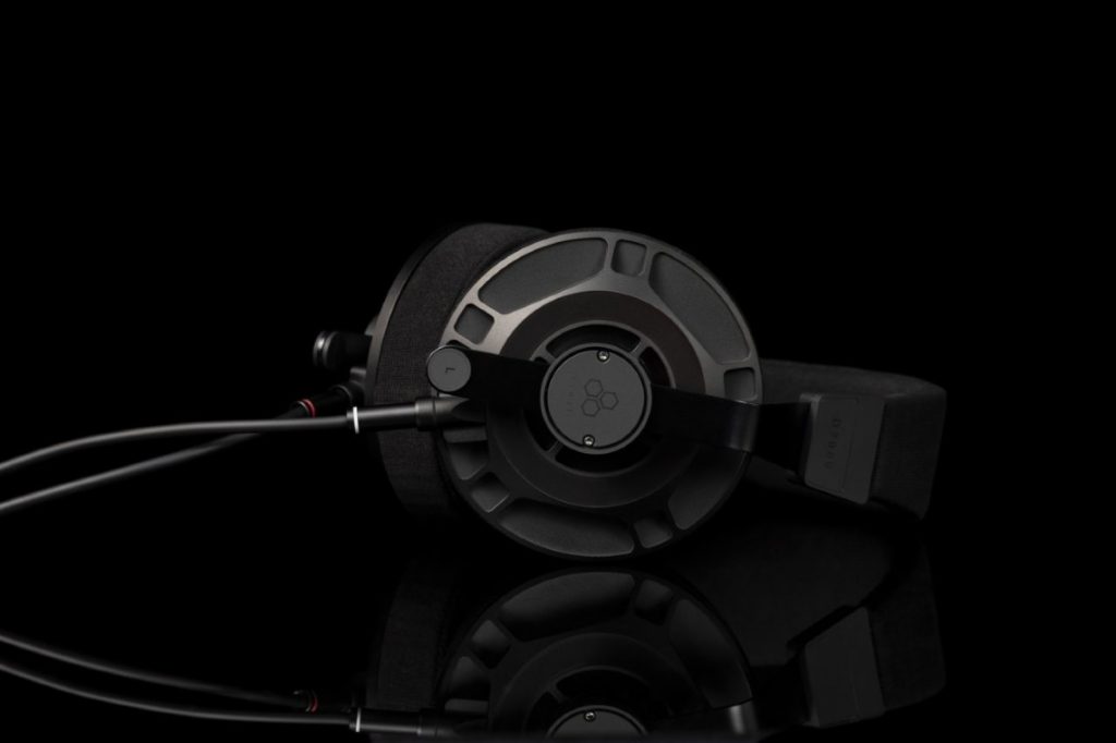 Circumaural headphones with Final D7000 “planar” transducers