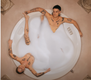 Ca7riel and Paco Amoroso sign a modern 'This Girl Is Mine' with 'EL ÚNO'