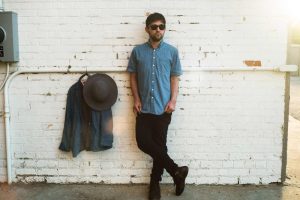 Conor Oberst (Bright Eyes) sube a todos sus amigos al escenario