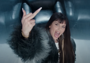 Nathy Peluso returns to the 2000s to make it 'LEGENDARY'