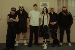 Poppy y Knocked Loose interpretan “Suffocate” en directo