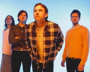 Swift stops Kings of Leon's streak of number 1 hits in the UK