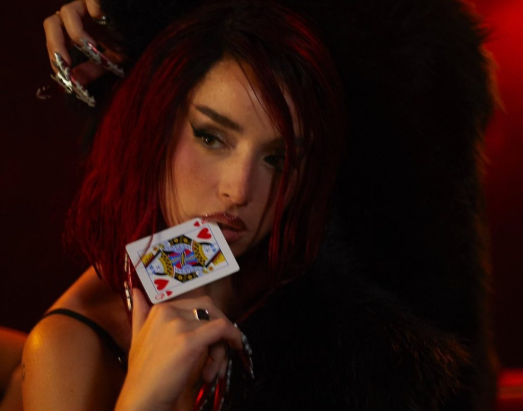 Lola Indigo is 'The Queen' of the disco