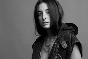 Sandra Delaporte vuelve a ser ALEXXANDRA en “Canciones de Amor”