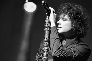 Bunbury comparte una versión inédita de “El Anzuelo”