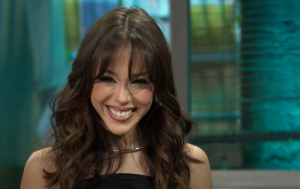 Danna (Paola) embroiders her version of Céline Dion in 'La Revuelta'