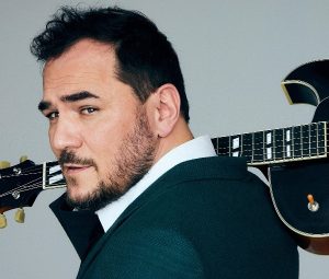 Ismael Serrano ends up being the victim of a racist hoax