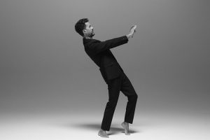 Arco se encomienda a la empatía en "Los Santos Elegidos"