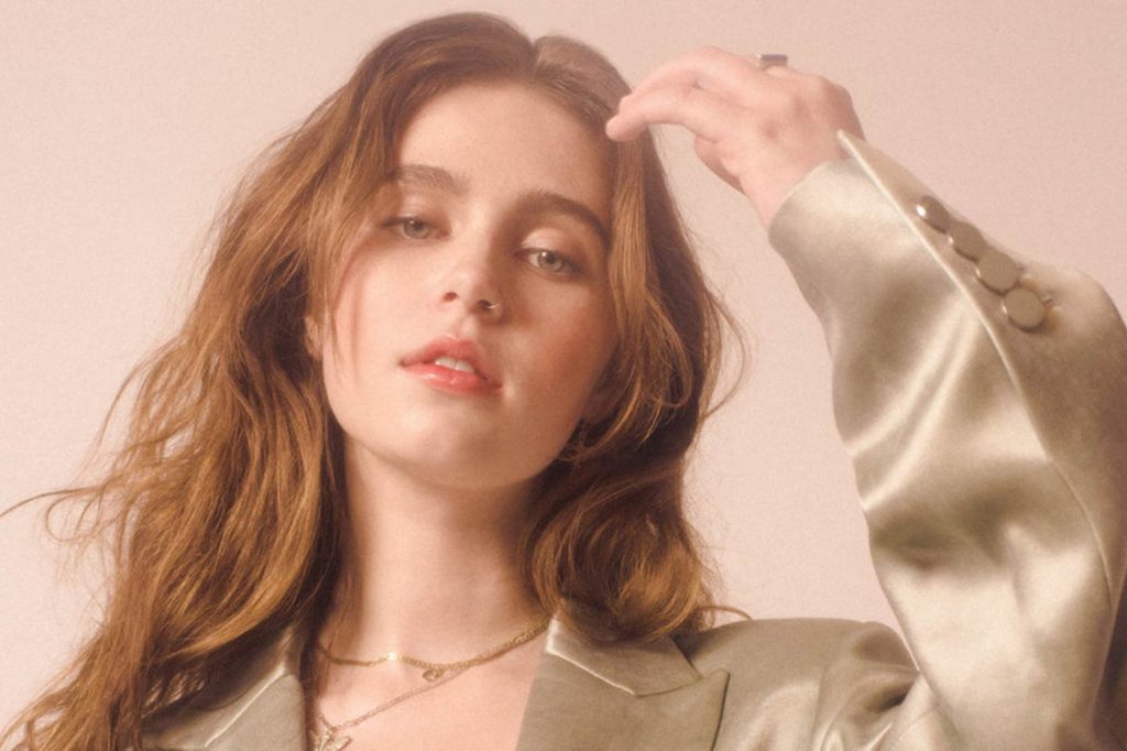 Clairo versiona “Love Songs” para el homenaje a Margo Guryan