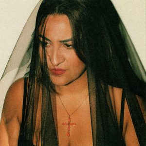 Lela Soto aims high in the tangos of 'De so much praying to the saint'