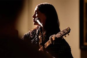 Ya puedes ver completo el concierto de St. Vincent en el Museo del Prado
