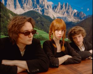 Oracle Sisters Take a "High Speed ​​Train" in 'Alouette'