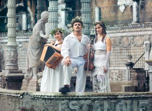 Caamaño&Ameixeiras and Rodrigo Cuevas reinvent the pasodoble in 'Catro Cousas'
