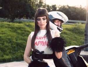 Ouineta gives hyperpop and bells in the 'DMs' bubblegum