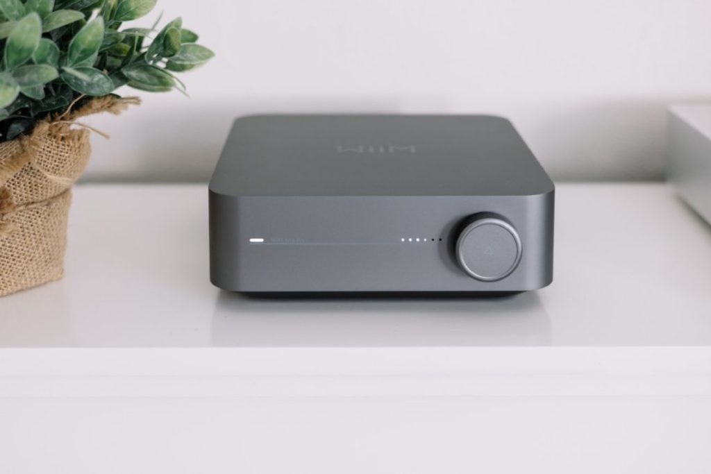 Integrated stereo amplifier with WiiM AMP Pro streamer