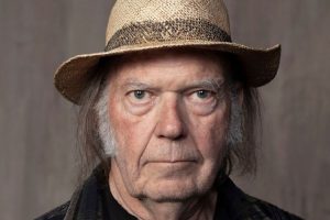 Neil Young estrena “Big Change” y recupera un disco de 1977