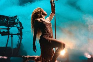 Shakira starts their tour 'women no longer cry': setlist and videos
