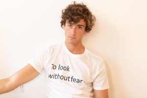 Erotic and ingenuity in 'Full Time Papi' of guitarricadelafuente