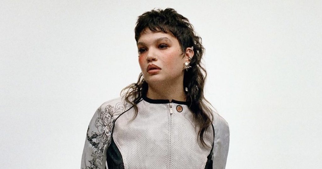 Lola Young clings to number 1 in UK with 'Messy'