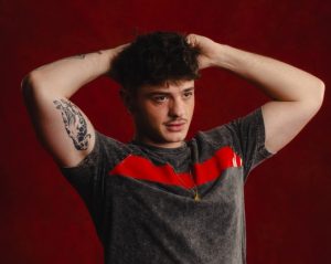 Olly wins Sanremo and achieves a hit, but doubts about Eurovision