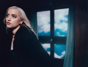 The dreamy Léa Sen, Virgin's commitment, "returns home"