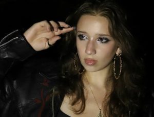 Isabel Larroso is a good wound in 'Cry for You'