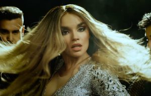 Melody serves choreo and hair in the video of the new 'ESA Diva'