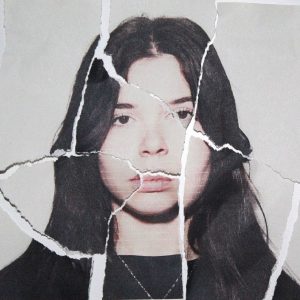 Ana Farelo dances alone after bringing classics of Spanish pop to the dance