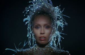 Miley Cyrus Avanza 'End of the World' after launching 'Something Beautiful'