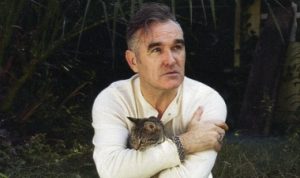 Morrissey denounces a "troll" for reiterating that it is "ultra -right"