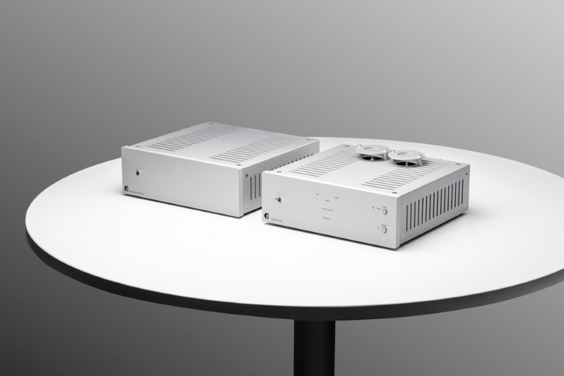 STEEREFONIC POWER STAGE AMP BOX RS2 and EXTERNAL POWER SOURCE POWER BOX RS2 AMP DE PR