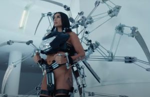 Arca, "tired" of plagiarism, points to Sevdaliza and her 'heroine'