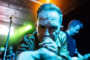 Embusteros cuentan con Gabriel de la Rosa (Shinova) en “Llévame a bailar”