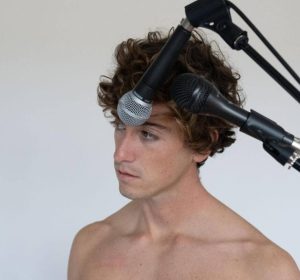 Guitarricadelafuente is delivered "to voluptuousness" in 'Pipe Dream'