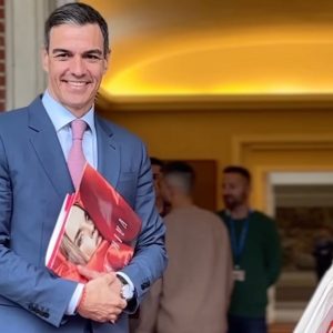 Pedro Sánchez receives Melody in Moncloa before Eurovision