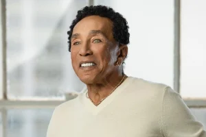 Smokey Robinson demandado por agresión sexual a cuatro extrabajadoras