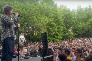 Turnstile presentan disco en un concierto benéfico en su ciudad