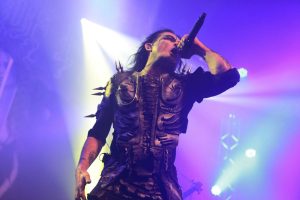 Dani Filth (Cradle Of Filth) pide matrimonio a su pareja en el escenario del Download