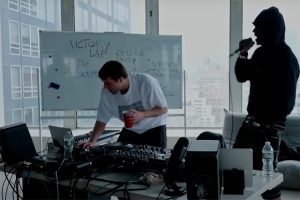 Fred again.. colabora con Skepta y PlaqueBoyMax en “Victory Lap”