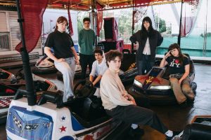 Amor Líquido y Las Petunias juntas en “Baila”