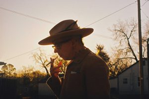 Micah P. Hinson comparte en adelanto “Oh, Sleepyhead”