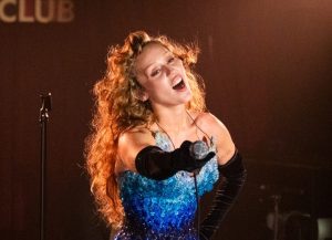 Miley Cyrus sings her hits in Paris, and then with Beyoncé