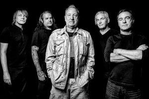 Peter Hook & The Light y Ash, últimos fichajes del Visor Fest