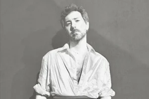 Vicente Navarro homenajea a su tierra con el clásico “A la Mancha”