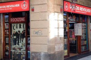 Cierra una de las míticas tiendas Discos Revólver de Barcelona